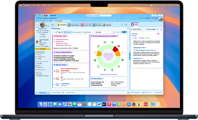 Um MacBook Pro mostrando registros eletrônicos de saúde no app Epic MyChart.