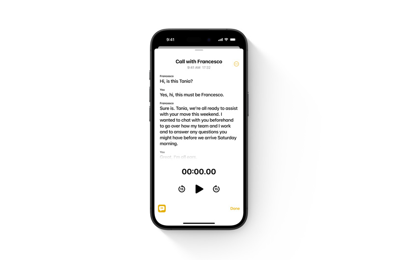 Un iPhone muestra el resumen de una llamada en la app Notas basado en la transcripción de un audio en vivo.