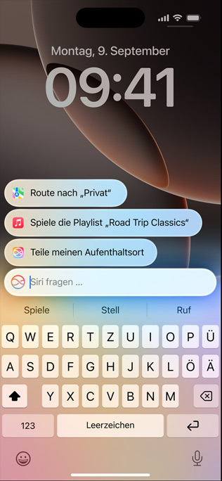 iPhone 16 Pro mit neu gestaltetem Siri und der Funktion „Siri Anfragen tippen“.