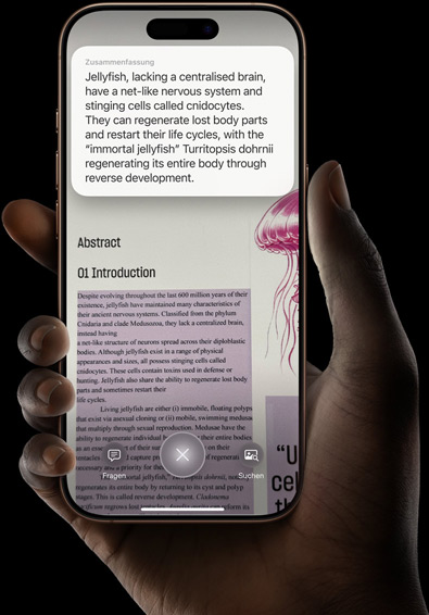Eine Hand hält ein iPhone 16 Pro, das die Ergebnisse einer Suche mit visueller Intelligenz zeigt.