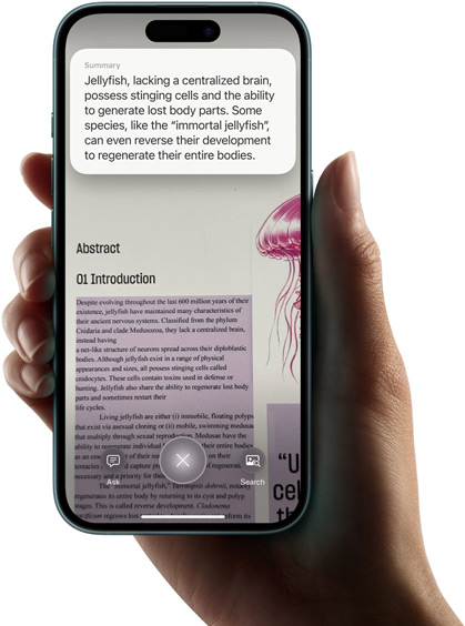 Käsi pitelee iPhone 16:ta, jossa näkyy visuaalisen älyn avulla saatuja hakutuloksia.