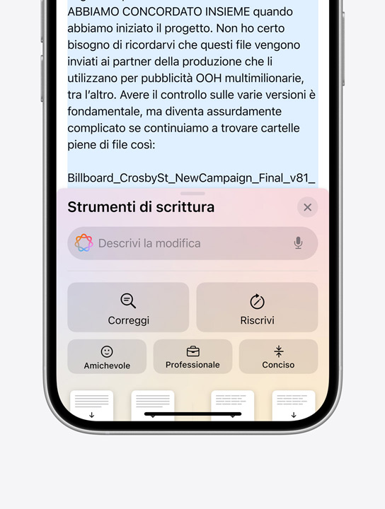 Un iPhone 16 Pro con l’interfaccia degli Strumenti di scrittura di Apple Intelligence.
