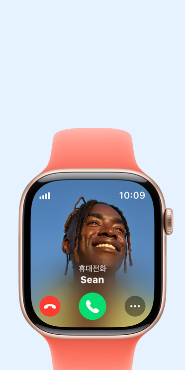 Apple Watch Series 10에 전화가 걸려오는 모습.