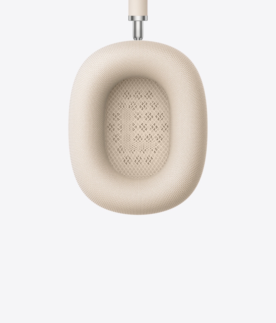 صورة مقربة لبطانة الأذنين في AirPods Max بلون ضوء النجوم.