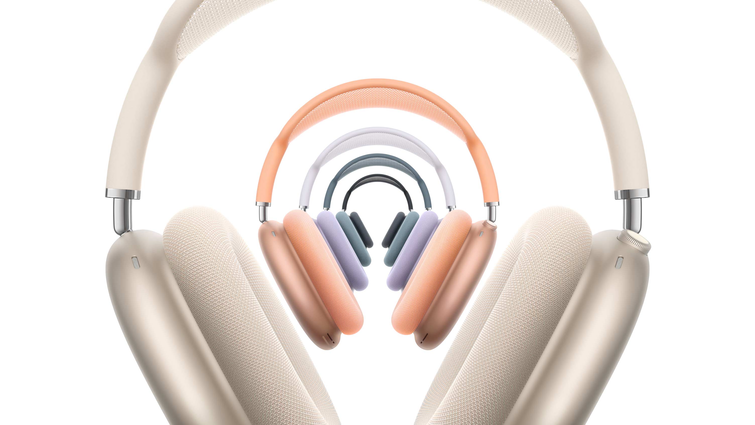 سماعات AirPods Max بألوان مختلفة تشمل سماء الليل وضوء النجوم والأزرق والليلكي والبرتقالي.