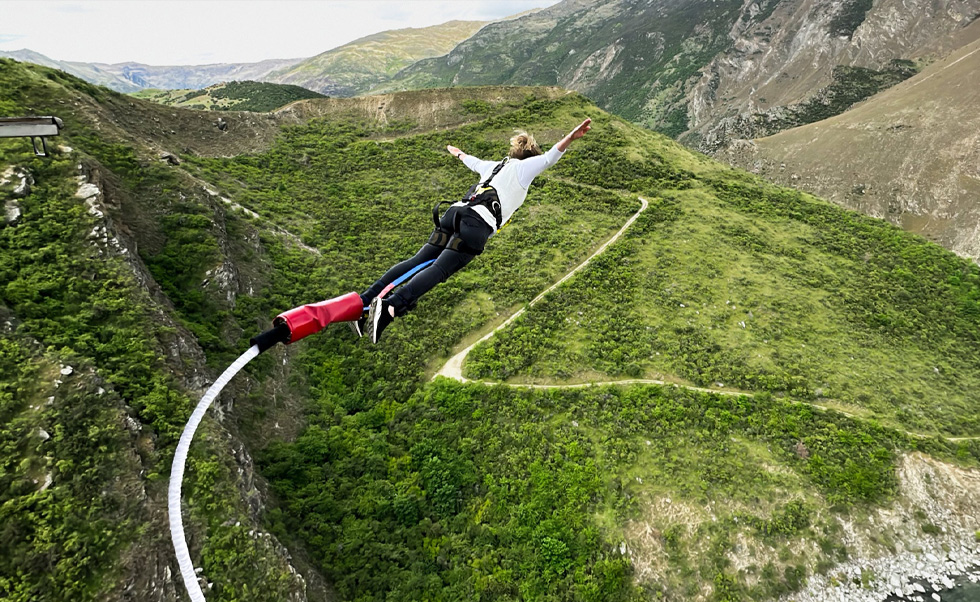 A AJ Hackett Bungy New Zealand usa o iPhone para capturar e compartilhar imagens impressionantes de cinco locais pitorescos da Nova Zelândia com seus clientes.