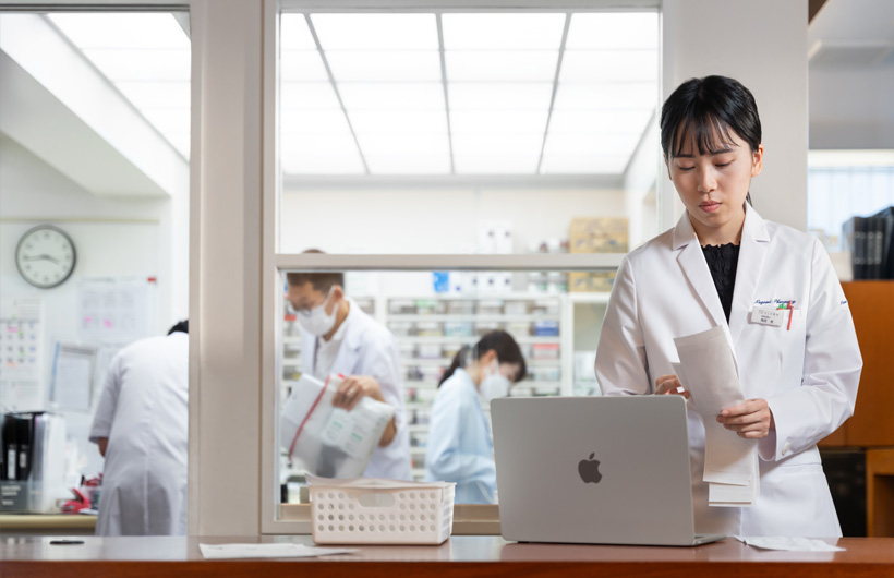 Apple 기술은 운영 절차를 간소화하고 직원들이 행정 업무에 소비하는 시간을 줄이는 데 도움을 줍니다.