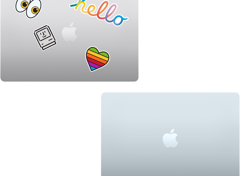 ステッカーが貼られた閉じた状態のシルバーのMacノートブックと、ステッカーが貼られていない閉じた状態のスカイブルーのMacBook Air