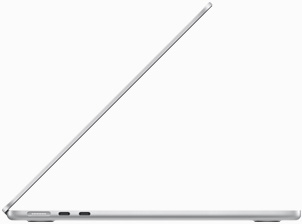 صورة جانبية لجهاز MacBook Air باللون الفضي